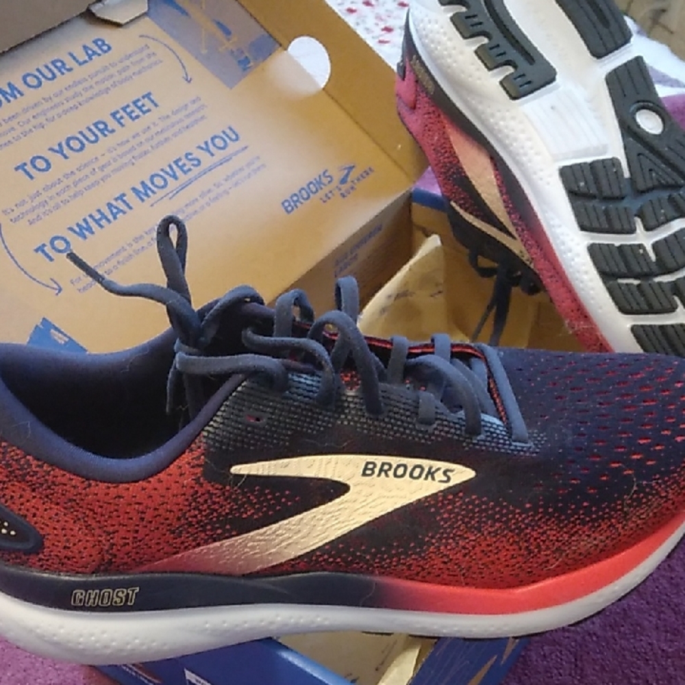 Brooks Ghost Sneakers - Navy and Red
